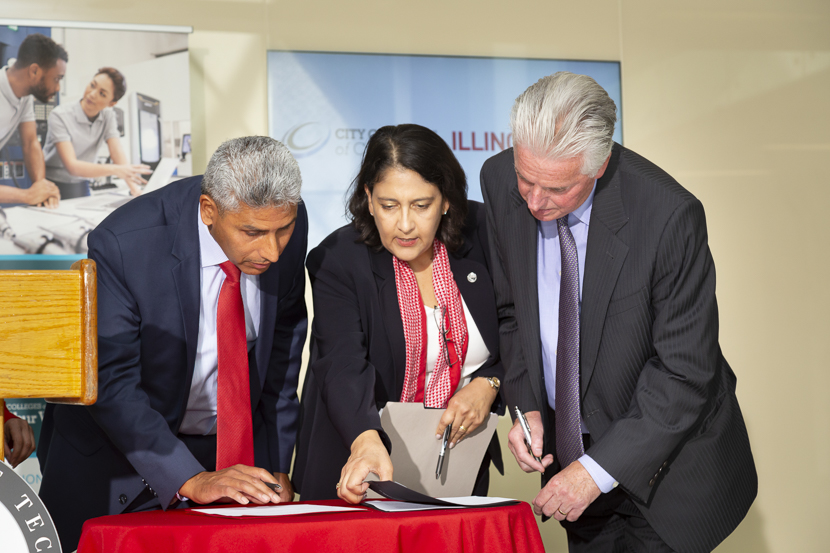 President Alan Cramb signs an agreement paper