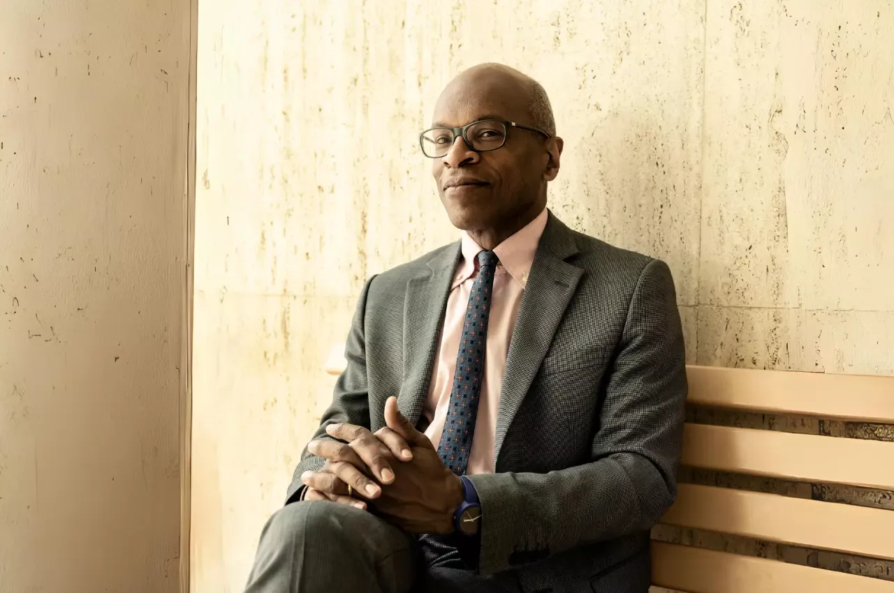 Maurice Cox, Illinois Institute of Technology Honorary Doctor of Architecture awardee sitting on a bench.