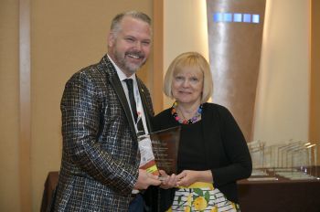 Professor Lori Andrews received the 2018 AALL Spectrum Article of the Year Award