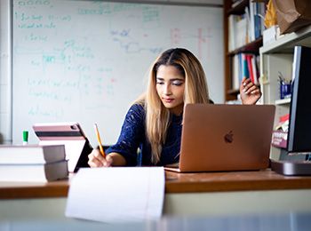 Illinois Tech chemical engineering alumna Pulkita Jain works on campus