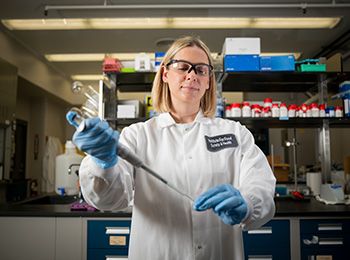 An Illinois Tech student works in a lab at the Institute for Food Safety and Health