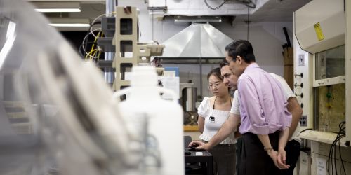 Leon Shaw and students in the lab