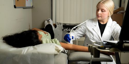 An Illinois Tech student uses an imaging tool in the Center for Nutrition Research