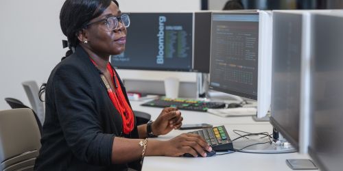 An Illinois Tech student works in Stuart School of Business's Bloomberg Lab