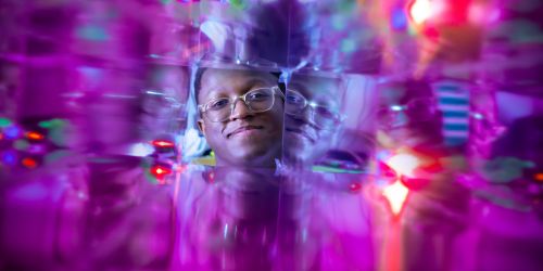 Illinois Tech alumnus Jonte Williams in a physics lab
