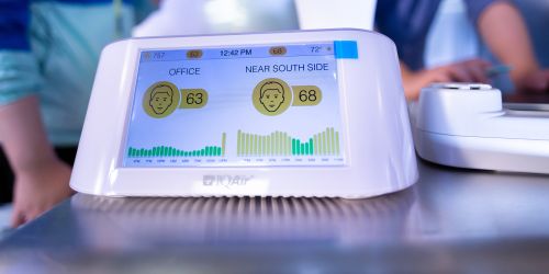 A monitor shows air quality levels in Illinois Tech’s Built Environment Research Group lab