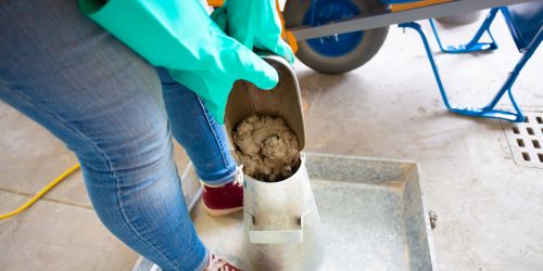 A student works in Illinois Tech’s concrete lab