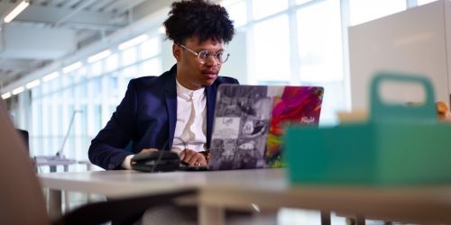 Illinois Tech alum Tommie Collins works in the Ed Kaplan Family Institute for Innovation and Tech Entrepreneurship