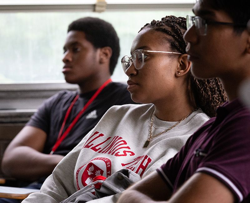 Students listen during Illinois Tech’s psychology summer program in summer 2023