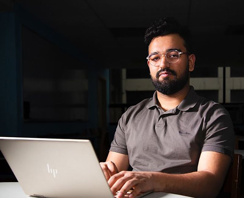 Recent Illinois Tech alum Abdul Hadi Khan